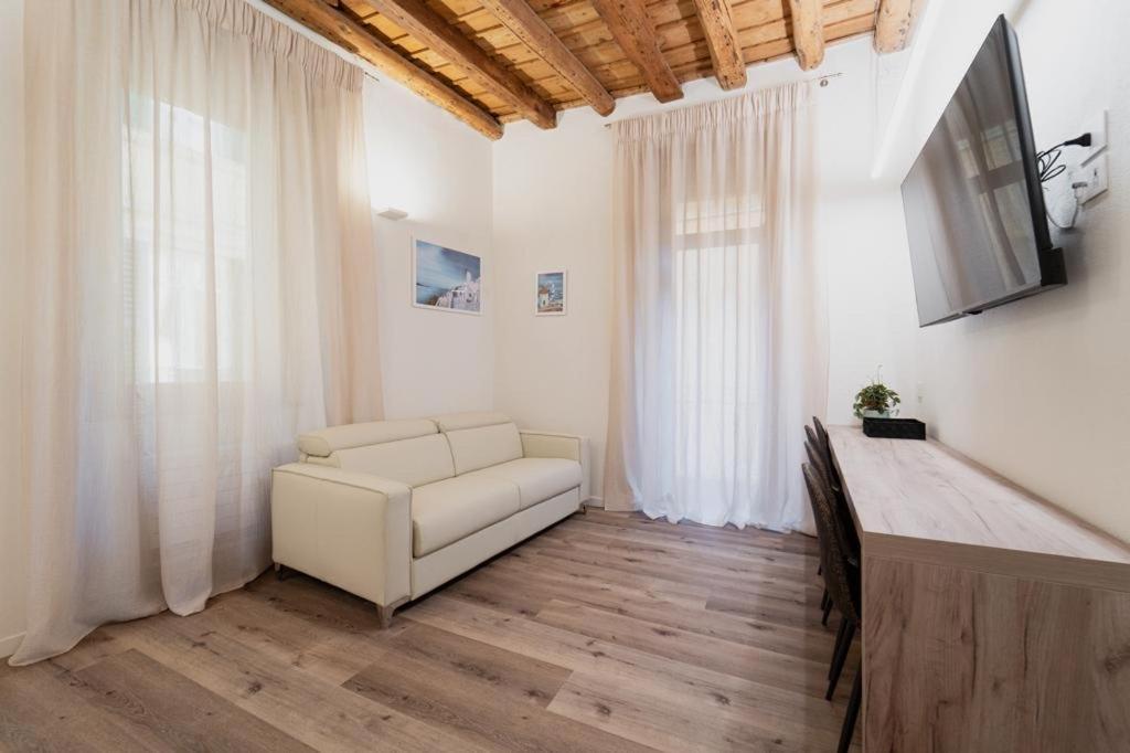 Flores Home Verona Luaran gambar