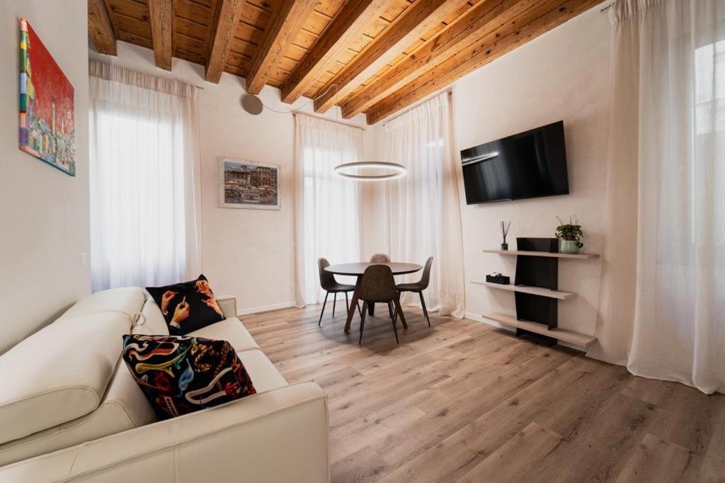 Flores Home Verona Luaran gambar